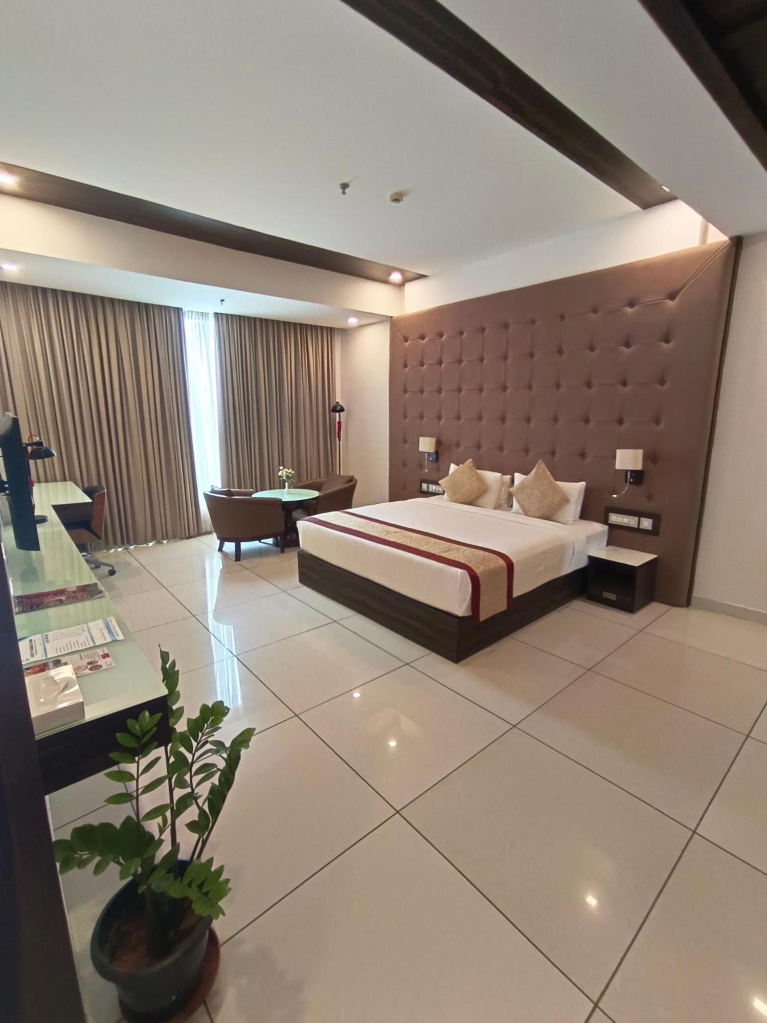 Blue Serene Resort Guruvayur Exterior photo